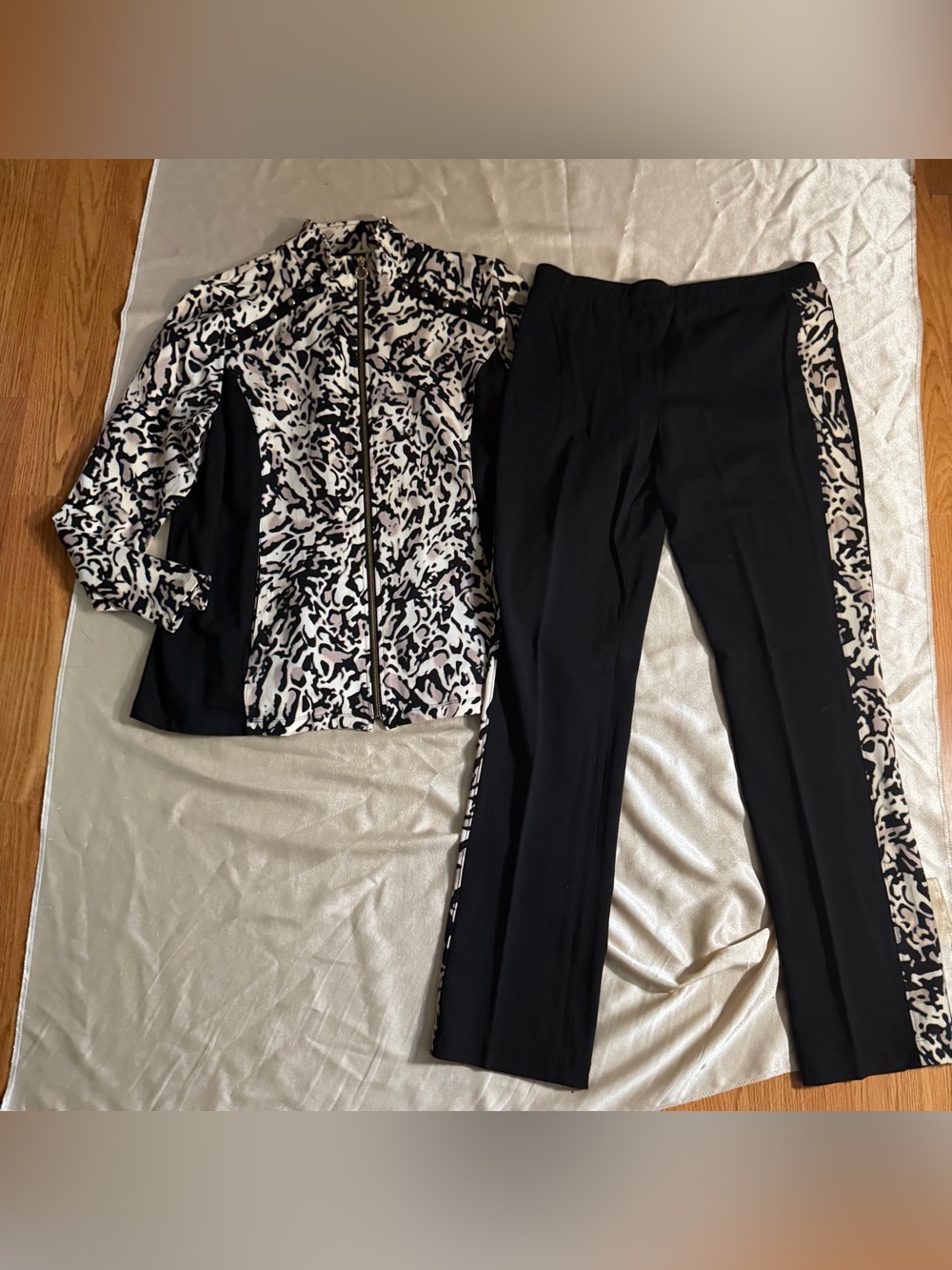 Susan Graver Weekend Black and Animal Print Two-Piece Outfit Set Top M/ Pant S